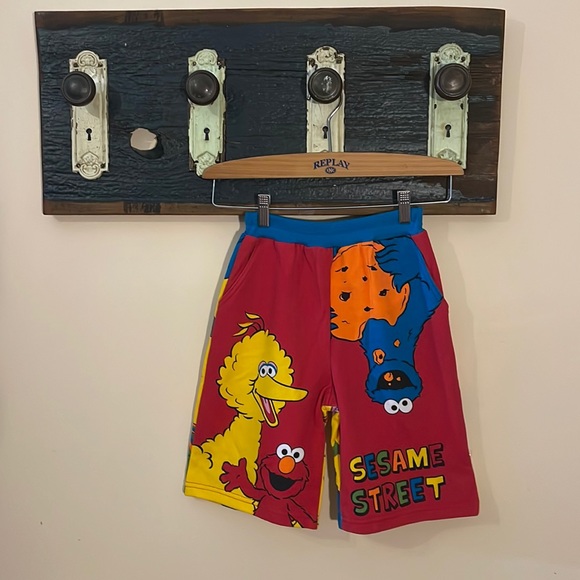 Universal Studios Japan Sesame Street Jogger Shorts - Picture 2 of 13